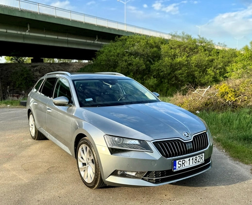 Skoda Superb cena 84000 przebieg: 121800, rok produkcji 2017 z Wrocław małe 172